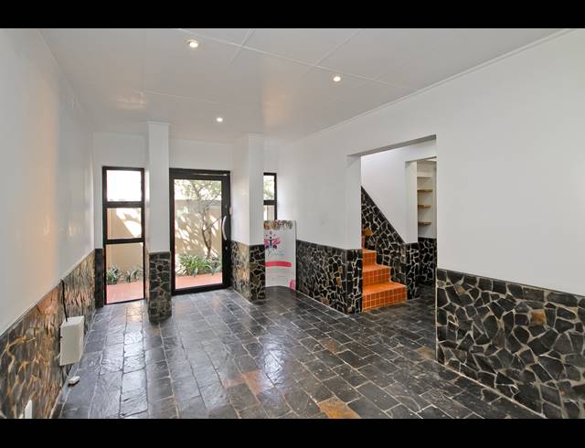854M² BUILDING FOR SALE IN BRAMLEY